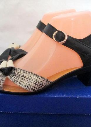 Босоніжки натуральна шкіра , 40р,устілка 26 см!