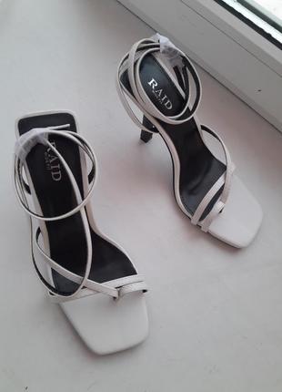 Босоножки 39р raid