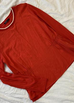 Червона блузка