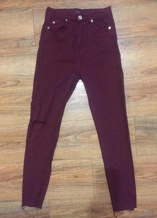 Стильные джинсы skinny с разрезом