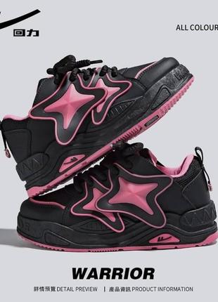 Кросівки зі зірками в стилі y2k