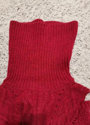 Теплий бордовий светр із високим горлом і відкритими плечима10 фото