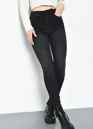 Стильные джинсы скинни с высокой талией