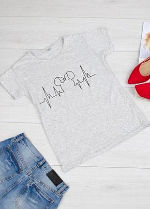 Стильна сіра футболка з малюнком принтом модна