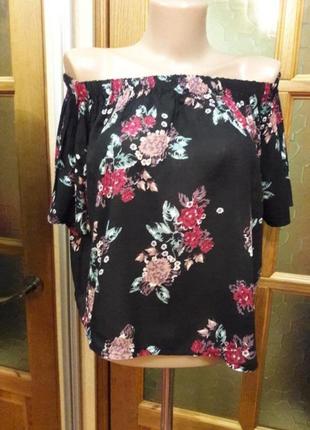 Блуза з відкритими плечима з віскози у квітковий принт3 фото