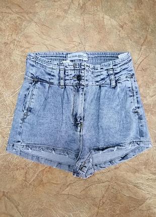 Шорти моми