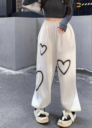 Объемные брюки с принтом в стиле оверсайз.1 фото