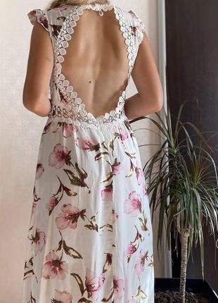 Невероятное удлиненное платье в цветочный принт, сзади красивая спинка