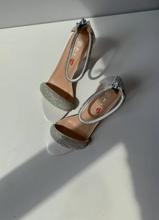 Трендовые босоножки, стразовые