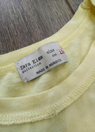 Zara kids жовта в принт з кольоровими написами футболка з натуральної тканини, прямого крою5 фото