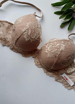 Бюстгальтер lormar prestige бежевого кольору знімні мереживні бретельки з пушап лормар