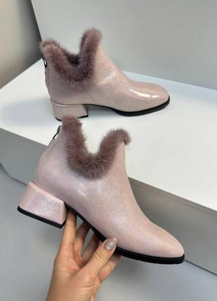 Екслюзивні черевики з італійської шкіри та замші жіночі з норкою пудрові