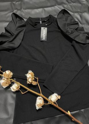 Блуза с открытыми плечиками черного цвета от бренда boohoo3 фото