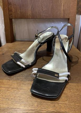 Очень модные босоножки по супер цене