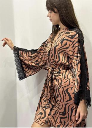 Сатиновий халат luxe satin lace inset robe zebra victoria’s secret5 фото