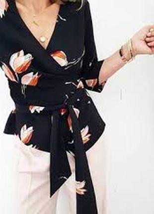 Блуза zara на запах з зав‘язками та бантом, прінт яскраві тюльпани,розмір л
