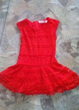 Нарядное красное кружевное платье1 фото