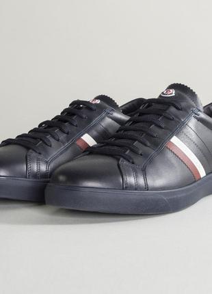Кожаные кроссовки moncler 43,5 размера в отличном состоянии