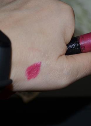 Стойкая губная помада с эффектом пухлых губ perfect wear plump & stay lip color avon