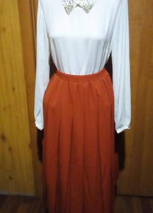 Вышитая блузка с бусинами