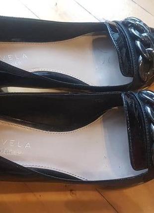Шикарные черные кожаные туфли лодочки с цепью итальянского бренда carvela, 37 размер2 фото