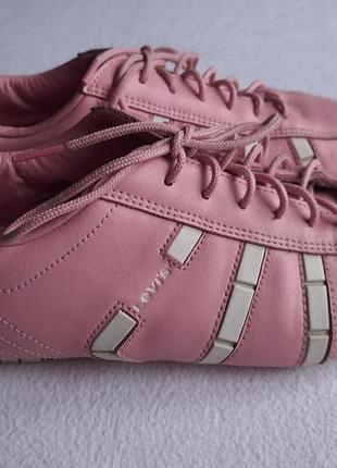 Жіночі рожеві фітнес кросівки levis