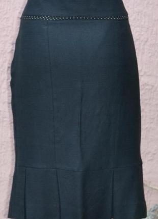 Стильная модель черной юбки-карандаш прямого покроя3 фото