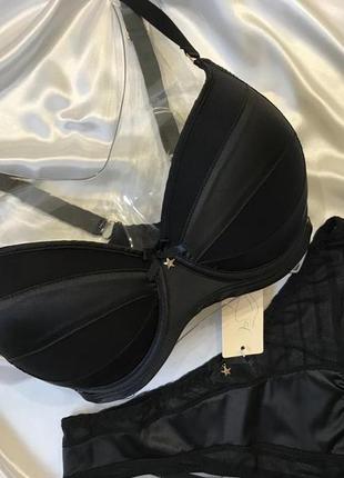 Комплект женского нижнего белья. нижнее бельё. комплекти.