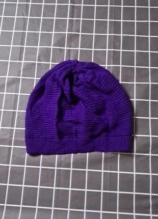 Стильная фиолетовая шапка с жемчужинами2 фото
