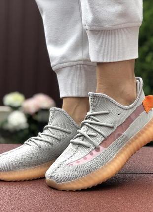 Трендовые женские кроссовки adidas yeezy boost 350 v2 серые с оранжевым1 фото