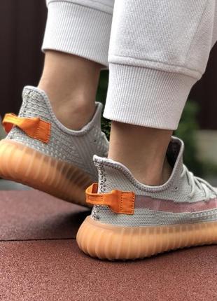 Трендовые женские кроссовки adidas yeezy boost 350 v2 серые с оранжевым2 фото