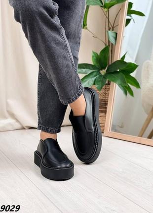 Черные женские лоферы туфли мокасины слипоны на высокой подошве утолщенной из натуральной кожи8 фото