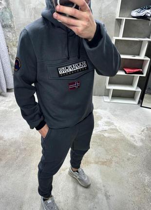 Мужской спортивный костюм зима