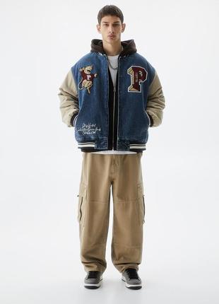 Джинсова куртка-бомбер pull&bear в університетському стилі 3