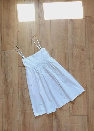 Коротка біла сукня на бретелях міні короткое белое платье на бретелях мини