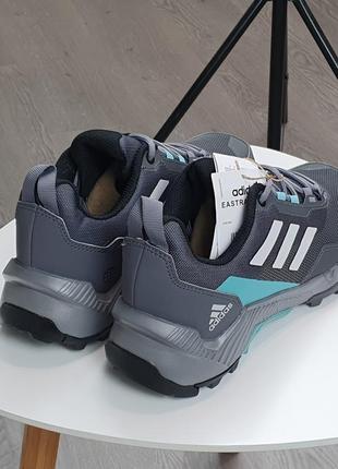 Нова пара кросівок adidas4 фото