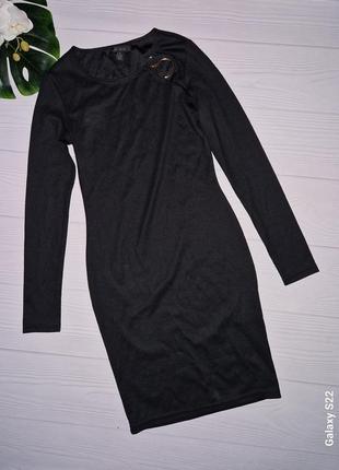 Черное платье-футляр с кольцами р.42-443 фото