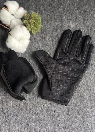 Спортивные перчатки