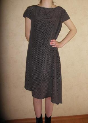 Элегантное  платье в мелкий горошек с ассиметричным низом1 фото