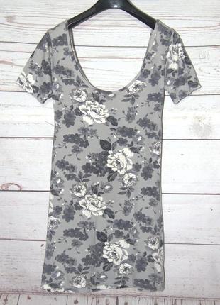 Трикотажное короткое  платье с глубоким вырезом, в цветочный принт