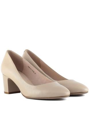 Туфли женские кожаные бежевые на устойчивом каблуке 1375т
