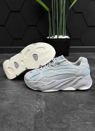 Женские кроссовки boost light grey2 фото