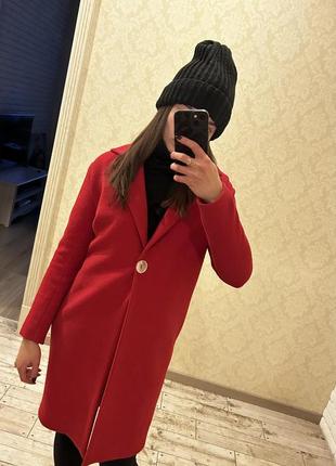 Пальто червоне