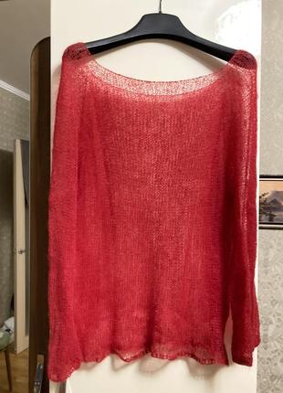 Пушистый свитер паутинка красного цвета сделан вручную из итальянской пряжи кид мохер.1 фото