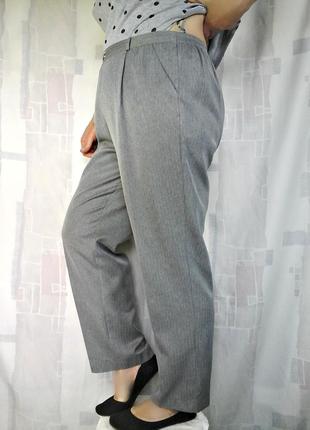 Елегантні штани в тонку смужку, на гумці4 фото