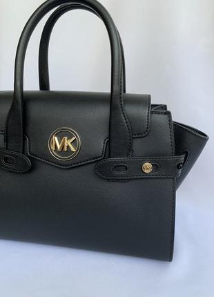 Черная кожаная сумка carmen medium black satchel michael kors2 фото