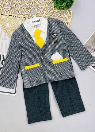 Нарядний костюмчик – трійка.