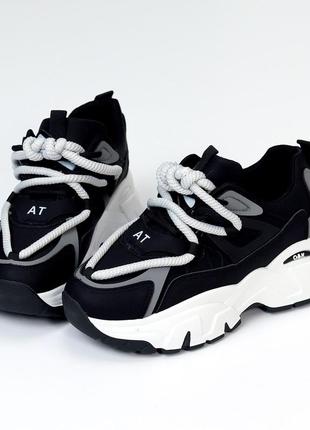 Женские кроссовки