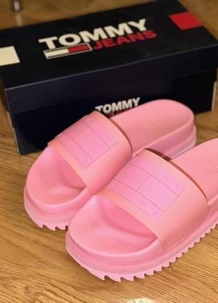 Шльопанці tommy jeans рожеві