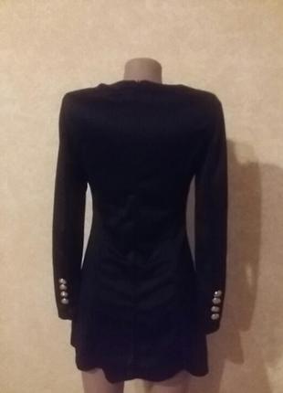 Стильное маленькое черное платье с длинным рукавом. швейцария.1 фото